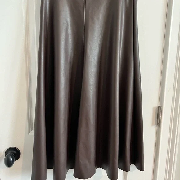 Banana Republic Vegan Leather midi Skirt in Cacao Sz 2 - Picture 3 of 6